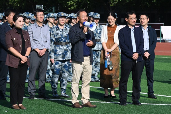 校领导慰问11.jpg